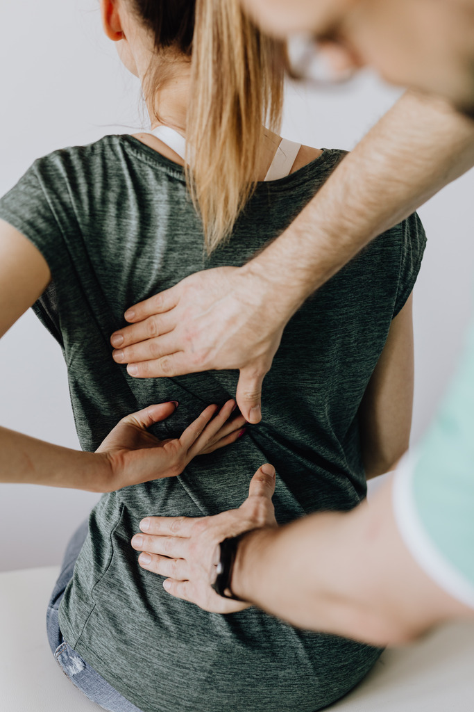 back pain therapist treatment injury solution