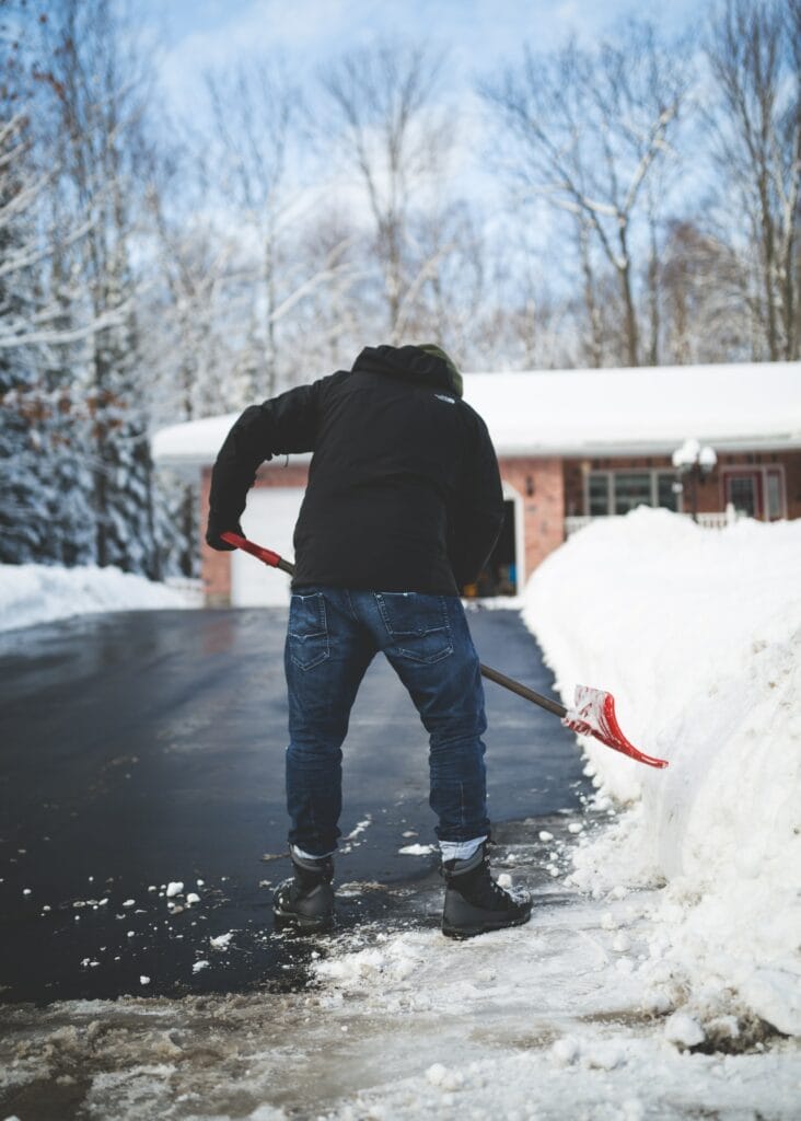 Choosing the Right Snow Shovel: Your Guide to Injury Prevention 2 filip mroz TDiWmXb9 qk unsplash